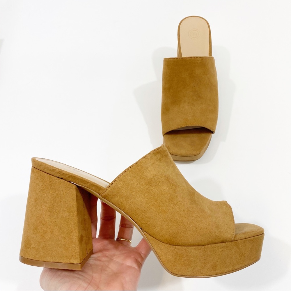 NWT Urban Outfitters Tan Gigi Platform Mules - Picture 3 of 9